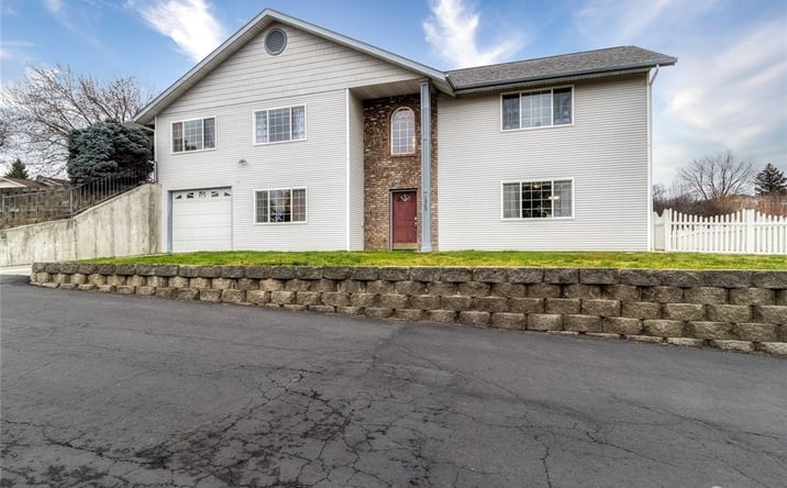 Pictures of Multifamily property located at 1525 SE Valley View Terrace, College Place, WA 99324 for sales - image #1