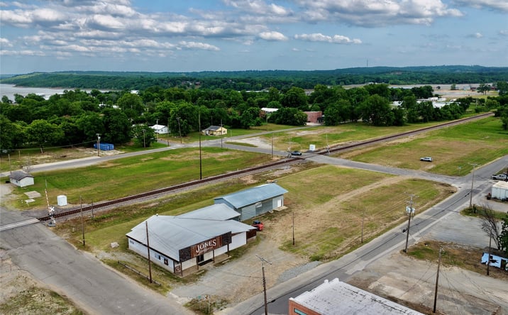 Pictures of Industrial, Office, Retail property located at 15 E Foley Street, Eufaula, OK 74432 for sales - image #1