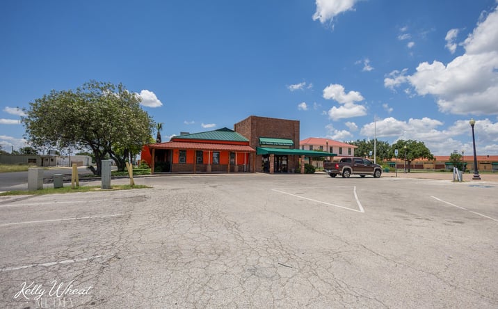 Pictures of Retail, Business for Sale property located at 34 East Avenue D, San Angelo, TX 76903 for sales - image #1