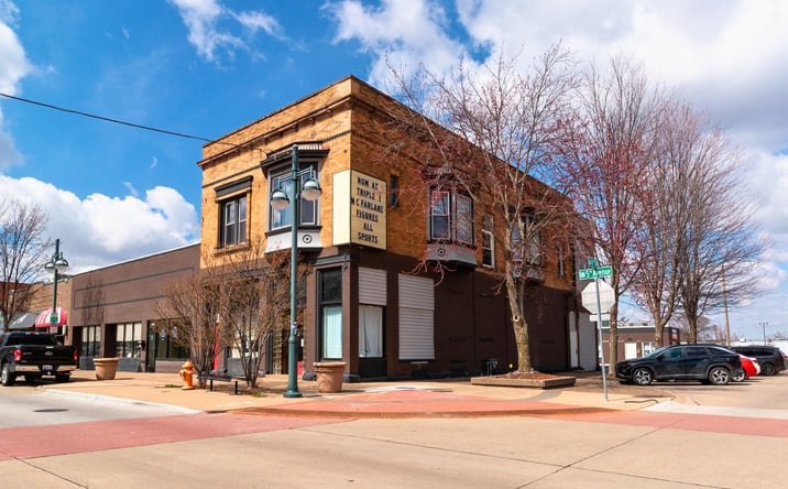 Pictures of Retail, Multifamily, Mixed Use property located at 425 18th Street, Moline, IL 61265 for sales - image #1