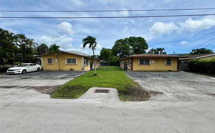 Pictures of Multifamily property located at 1727 SW 21st St, Fort Lauderdale, FL 33315 for sales - image #1