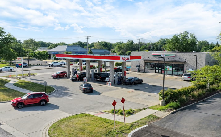 Pictures of Retail property located at 7500 JANES AVE, WOODRIDGE, IL 60517-2926 for sales - image #1
