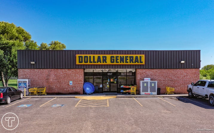 Pictures of Retail property located at 557 E Hidalgo Ave, Raymondville, TX 78580 for sales - image #1