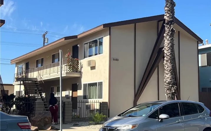 Pictures of Multifamily property located at 1010 E 32nd, Signal Hill, CA 90755 for sales - image #1
