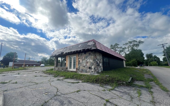 Pictures of Retail property located at 1302 W Huron St Street, Waterford, MI 48328 for sales - image #1