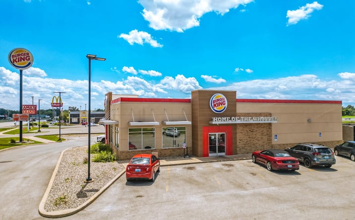 Pictures of Retail property located at 926 S Lincoln Blvd, Hodgenville, KY 42748 for sales - image #1