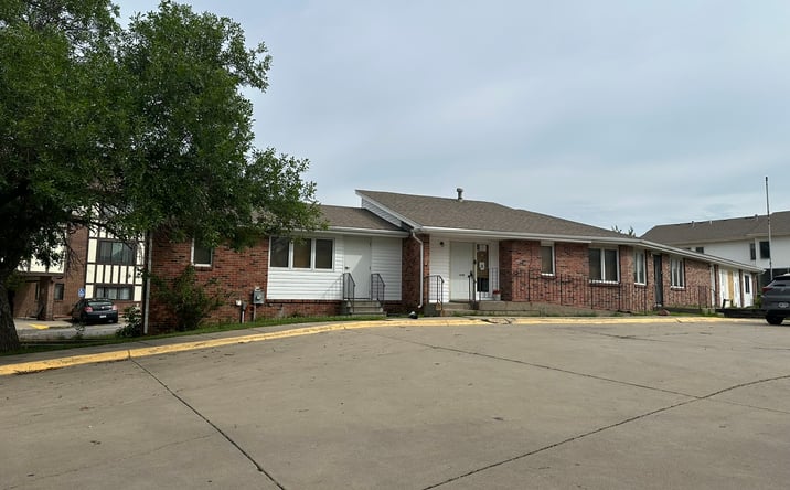 Pictures of Retail property located at 1520 KNOX ST, LINCOLN, NE 68521-1735 for sales - image #1