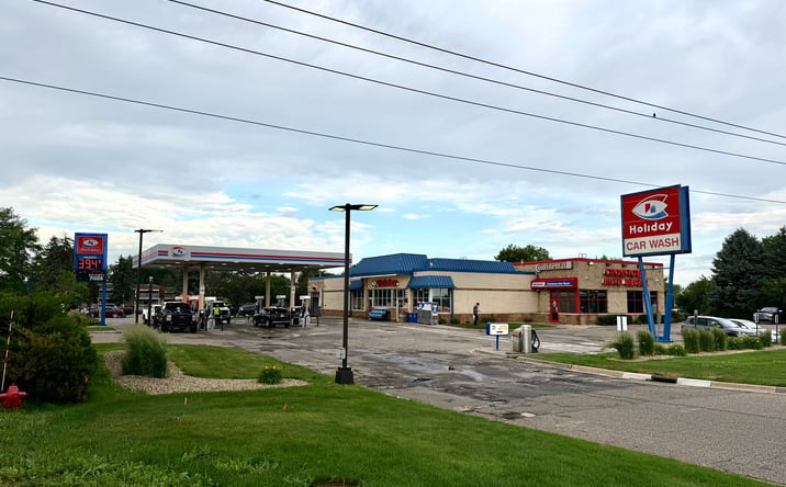 Pictures of Retail property located at 900 W BURNSVILLE PKWY, BURNSVILLE, MN 55337 for sales - image #1