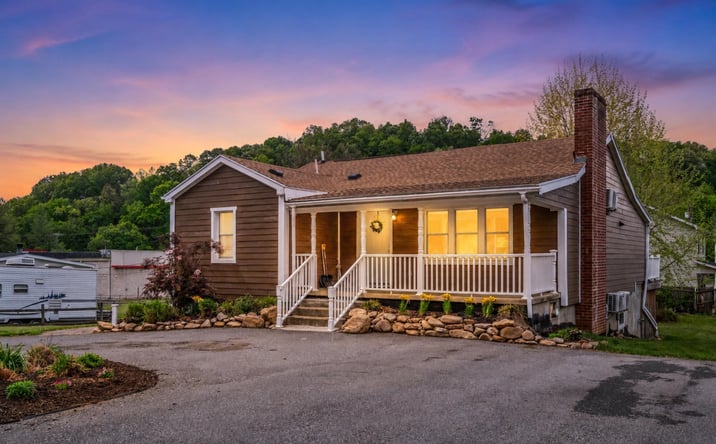 Pictures of Multifamily property located at 217 W 28th St, Buena Vista, VA 24416 for sales - image #1