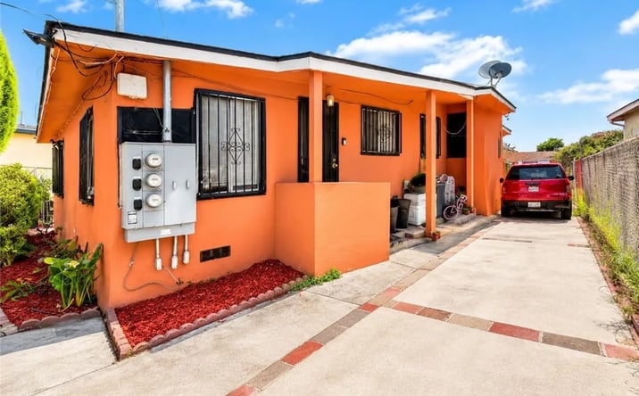 Pictures of Multifamily property located at 1414 E 110th, Los Angeles, CA 90059 for sales - image #1