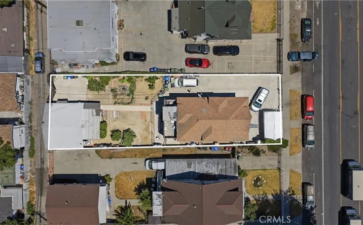 Pictures of Multifamily property located at 927 E 28th St, Los Angeles, CA 90011 for sales - image #1