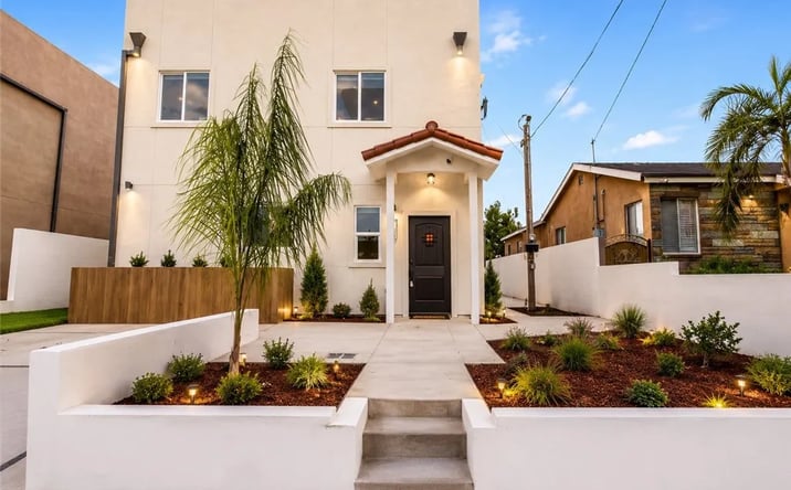 Pictures of Multifamily property located at 16623 Lake Avenue, Paramount, CA 90723 for sales - image #1