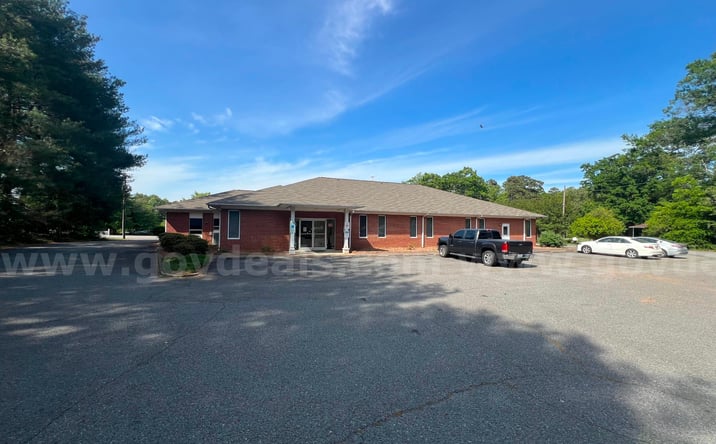 Pictures of Office property located at 320 E LEE AVE, YADKINVILLE, NC 27055-8132 for sales - image #1