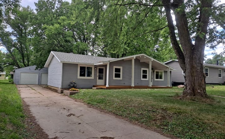 Pictures of Multifamily property located at 805 805 1/2 W 10th Av N Street, Clear Lake, IA 50428 for sales - image #1