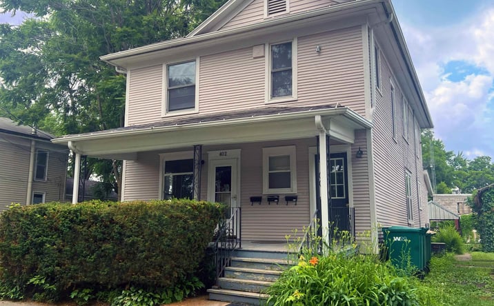 Pictures of Multifamily property located at 402 W Hempstead Avenue, Fairfield, IA 52556 for sales - image #1