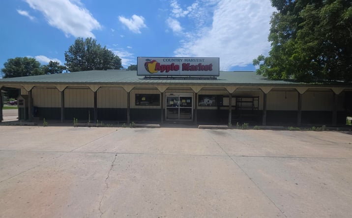 Pictures of Retail property located at 315 S Union ST, McLouth, KS 66054 for sales - image #1