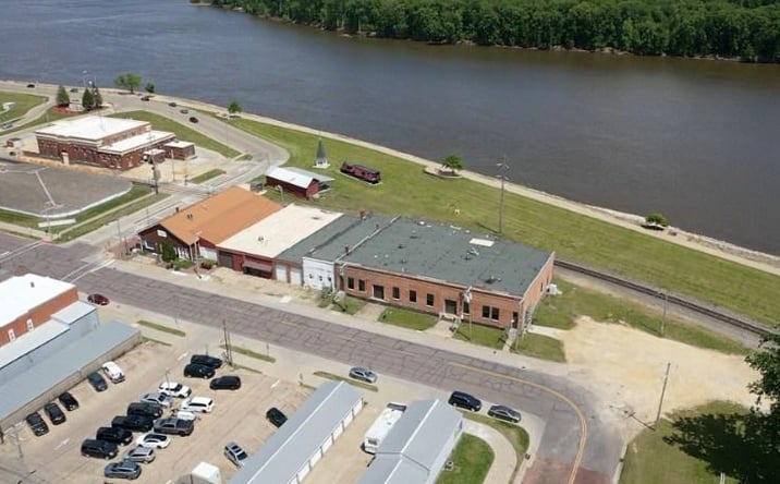 Pictures of Industrial property located at 623 S 1st, Clinton, IA 52732 for sales - image #1