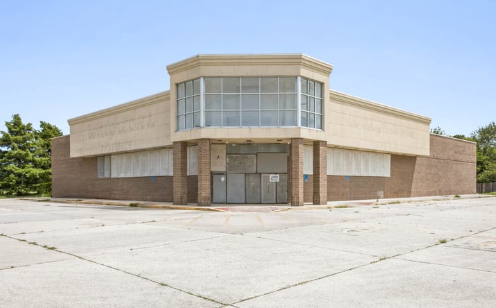 Pictures of Retail property located at 7401 Read Boulevard, New Orleans, LA 70127 for sales - image #1