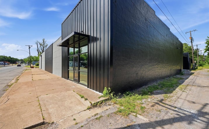 Pictures of Retail, Industrial, Self Storage property located at 613 S ARMSTRONG AVE, DENISON, TX 75020 for sales - image #1