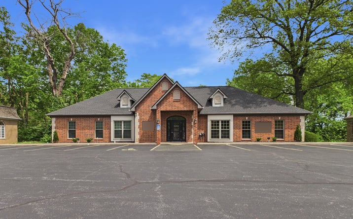 Pictures of Office property located at 5 EXECUTIVE WOODS CT, BELLEVILLE, IL 62226-2170 for sales - image #1