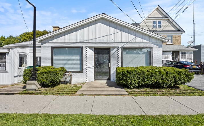 Pictures of Mixed Use property located at 2318 Niagara Street, Niagara Falls, NY 14303 for sales - image #1