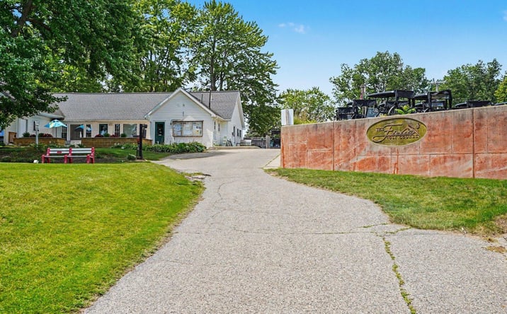 Pictures of Retail property located at 1508 N State Road, Ithaca, MI 48847 for sales - image #1
