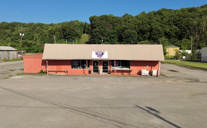 Pictures of Retail property located at 152 ELLIS ST, SPRING CITY, TN 37381-5222 for sales - image #1