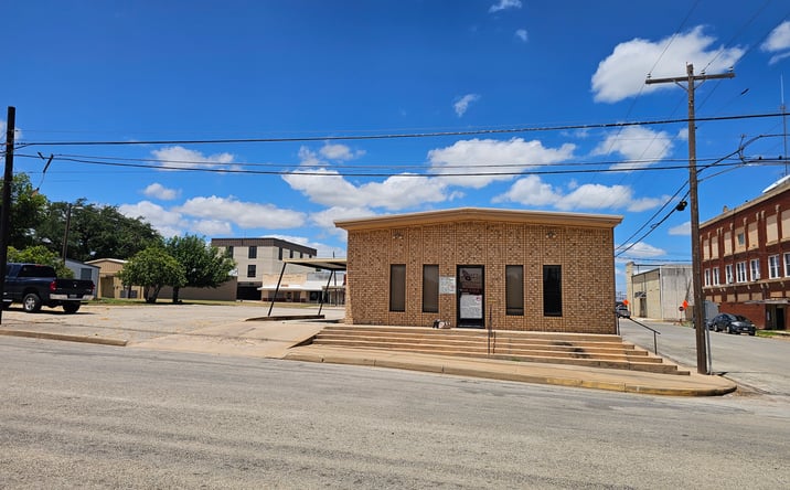Pictures of Retail, Office, Mixed Use property located at 200 South Elm Street, Brady, TX 76825 for sales - image #1