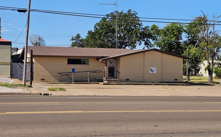 Pictures of Retail, Office, Mixed Use property located at 2536 East Main Street, Gatesville, TX 76528 for sales - image #1