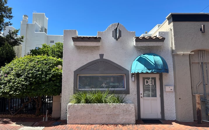 Pictures of Retail property located at 1408 BAYVIEW CT, FORT MYERS, FL 33901-2810 for sales - image #1