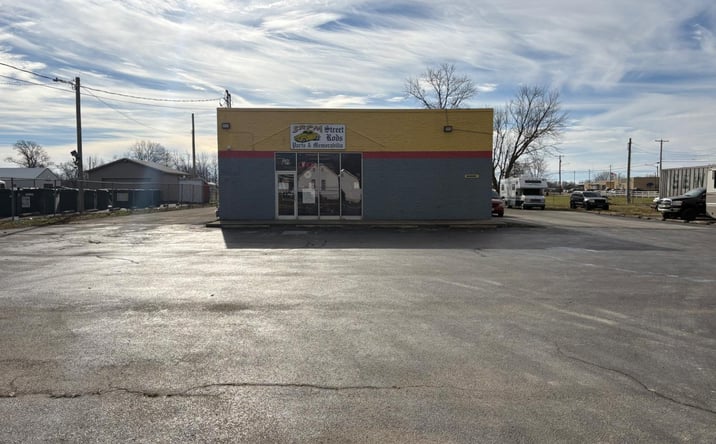 Pictures of Retail, Office, Mixed Use property located at 1290 West Main Street, Wilmington, OH 45177 for sales - image #1