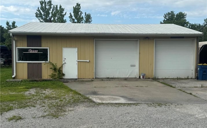 Pictures of Industrial, Retail property located at 31939 Beacon Lane, Excelsior Springs, MO 64024 for sales - image #1