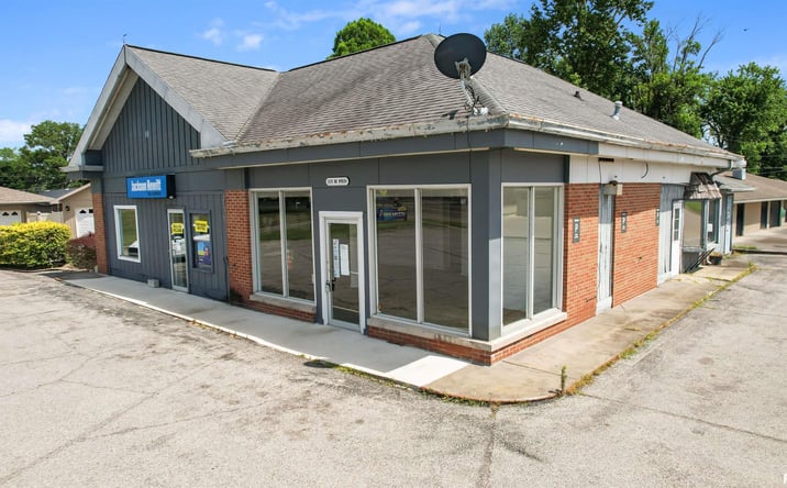Pictures of Office property located at 1015 W MAIN Street, Carmi, IL 62821 for sales - image #1