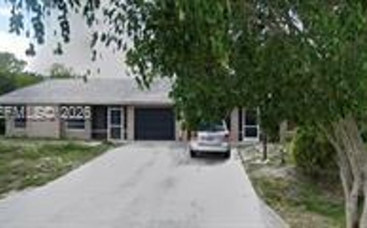 Pictures of Multifamily property located at 648/650 Creuset Ave S, Lehigh Acres, FL 33974 for sales - image #1