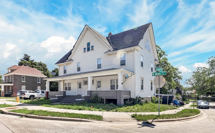 Pictures of Multifamily property located at 1231 N Main Street, Rockford, IL 61103 for sales - image #1