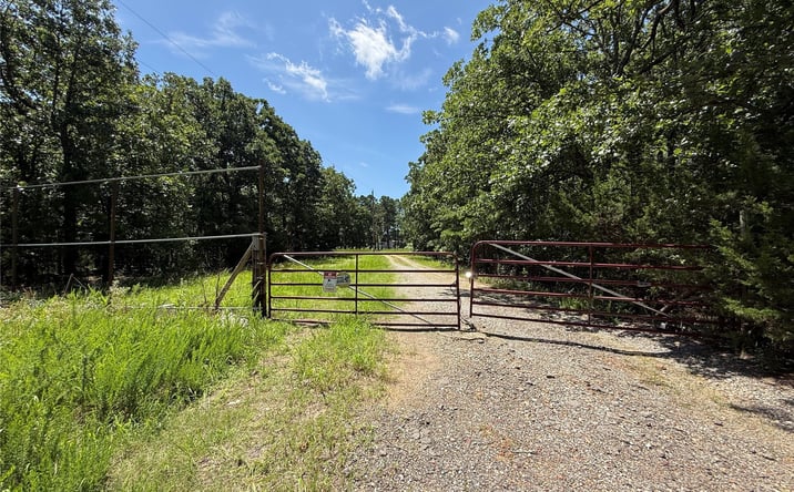 Pictures of Land property located at 31384 W Tucker Knob Road, Kinta, OK 74552 for sales - image #1