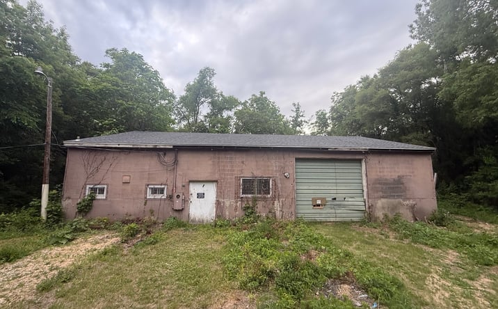 Pictures of Industrial property located at 77 S Louis Avenue, Freeport, IL 61032 for sales - image #1
