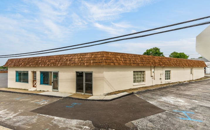 Pictures of Retail, Office property located at 902 West Liberty Drive, Liberty, MO 64068 for sales - image #1
