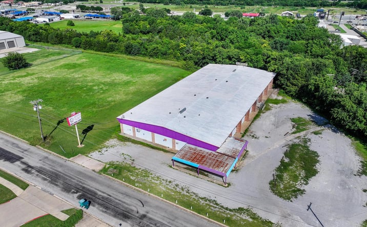 Pictures of Retail, Industrial, Mixed Use property located at 3100 VERSAILLE DR, SHERMAN, TX 75090 for sales - image #1