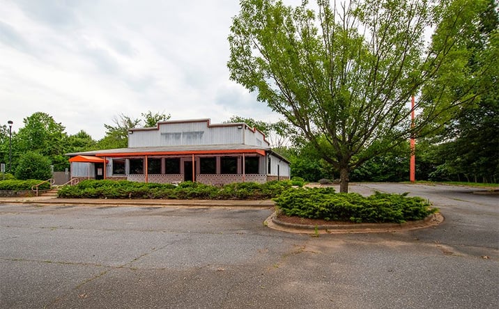 Pictures of Retail property located at 132 Gallery Center Drive, Mooresville, NC 28117 for sales - image #1