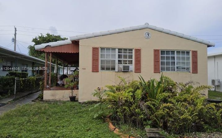 Pictures of Multifamily property located at 1938 Pierce St, Hollywood, FL 33020 for sales - image #1