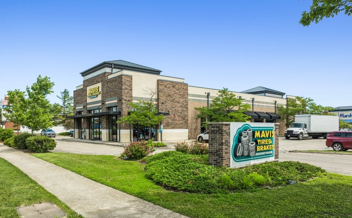 Pictures of Retail property located at 1002 Brook Forest Avenue, Shorewood, IL 60404 for sales - image #1