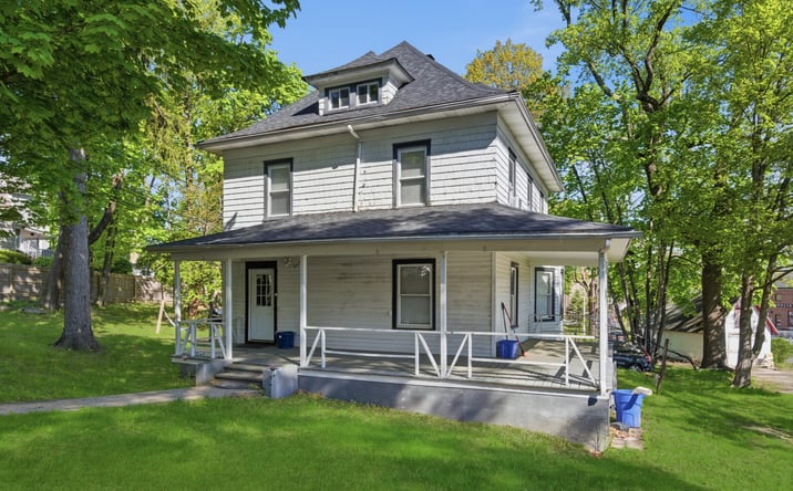 Pictures of Retail, Multifamily property located at 17 CRESCENT DR, HUNTINGTON, NY 11743 for sales - image #1