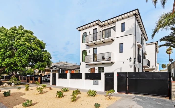 Pictures of Multifamily property located at 2324 S DUNSMUIR AVE, LOS ANGELES, CA 90016-2100 for sales - image #1