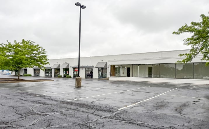 Pictures of Retail property located at 5055 E Main St, Columbus, OH 43213 for sales - image #1