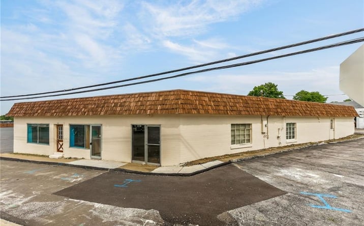 Pictures of Office property located at 902 W Liberty Drive, Liberty, MO 64068 for sales - image #1