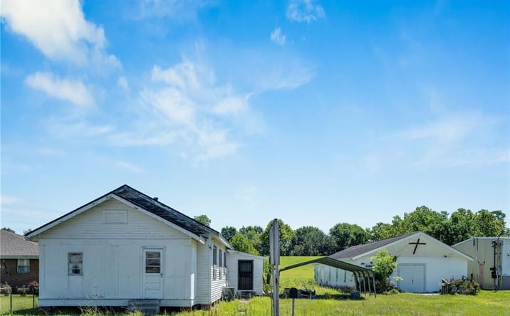 Pictures of Retail, Mixed Use property located at 15640 River Rd, Hahnville, LA 70057 for sales - image #1