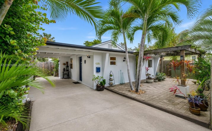 Pictures of Multifamily property located at 1401 NE 33rd St, Oakland Park, FL 33334 for sales - image #1