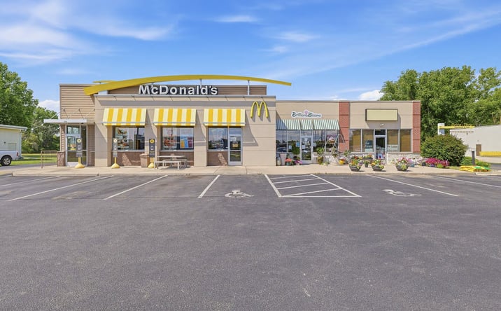 Pictures of Retail property located at 562 W Ryan St, Brillion, WI 54110 for sales - image #1
