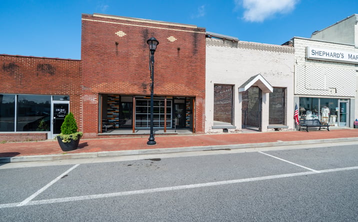 Pictures of Retail property located at 218 North Main Street, Beaver Dam, KY 42320 for sales - image #1